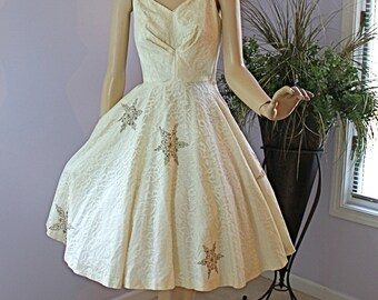 50s Vintage Dress White Chantilly Lace Shelf Bust Full Circle Skirt w ...