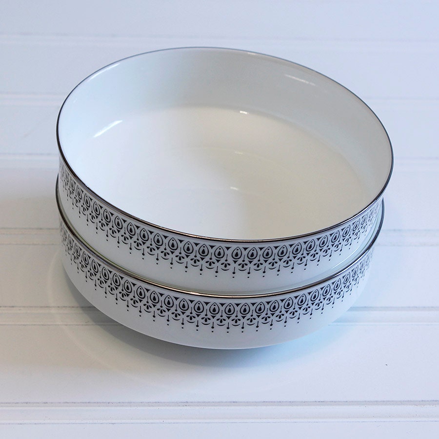 Mikasa Cumberland Dessert Fruit Bowls set of 2 by SkylandDrive