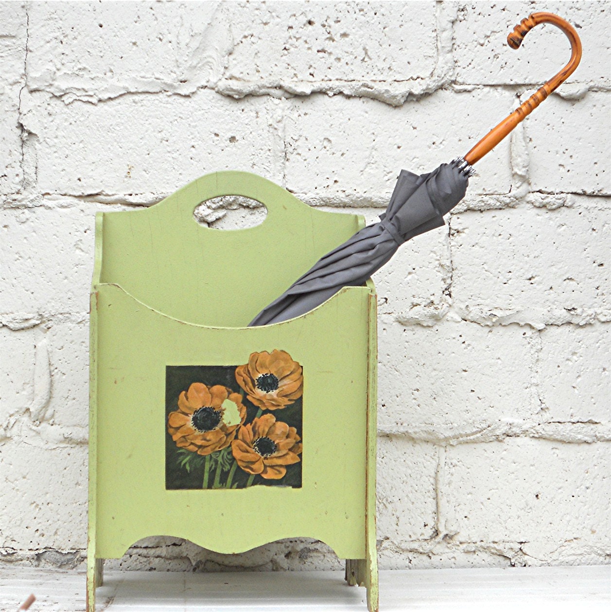 Vintage Magazine Holder Light Green Magazine Rack with Poppy