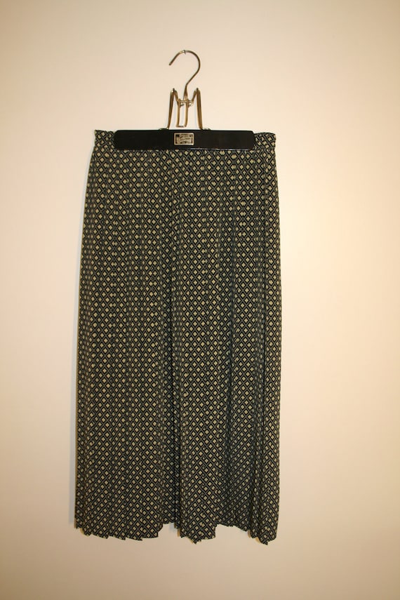 1980's Black and Yellow Pleated Skirt