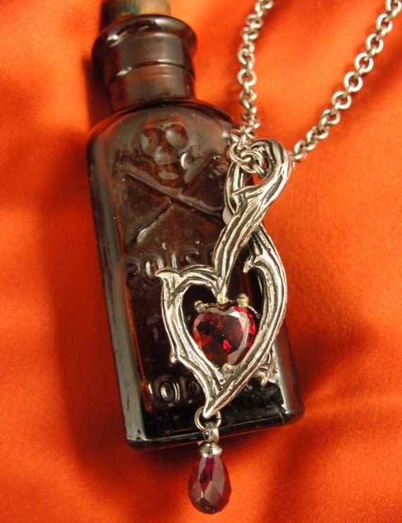 Vampire Heart Necklace Gothic Jewelry Thorn Necklace Goth