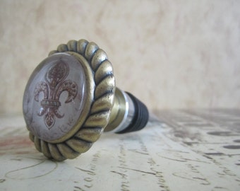 Wine Bottle Stopper - Gold Border with Red Fleur De Lis Wine Stopper