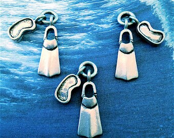 Snorkeling/Goggles and Fin Set of Charms---5 pieces-(Antique Pewter Silver Finish)--style 834-