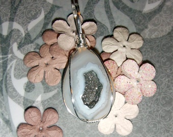 ON SALE! Druzy Pendant, Silver & White Drusy Pendant, Silver Wire Wrapped Druzy Pendant, Simple Style, Statement Pendant, Silver Drusy