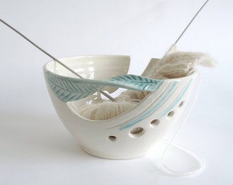 Yarn bowl, Knitting yarn bowl, Personalized gift for mom, Custom Crochet bowl, Ceramic bowls, White organizer decoration green leaf handle