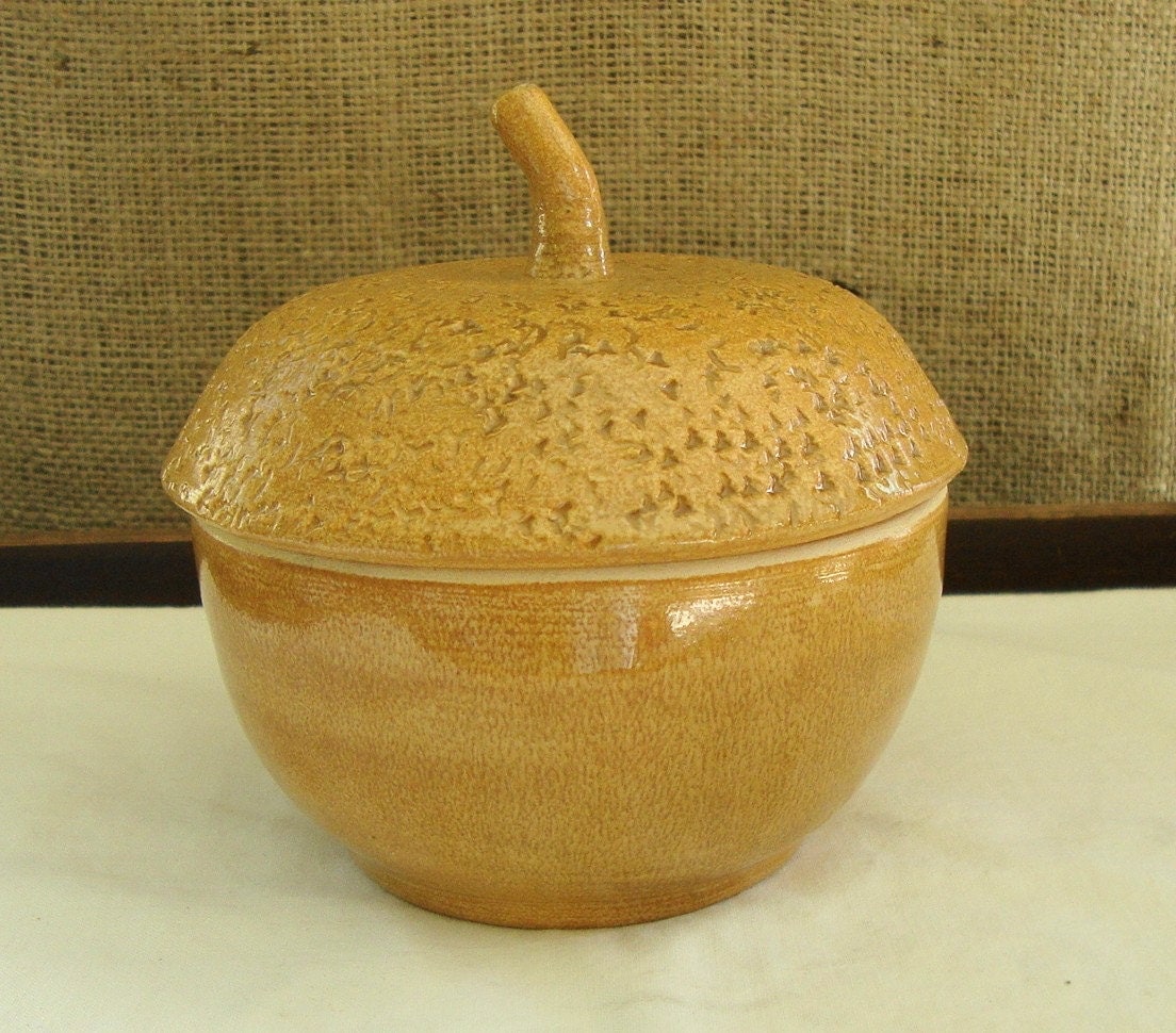 VINTAGE FALL NATURE Art Pottery Covered Acorn Bowl Serving Dish Candy