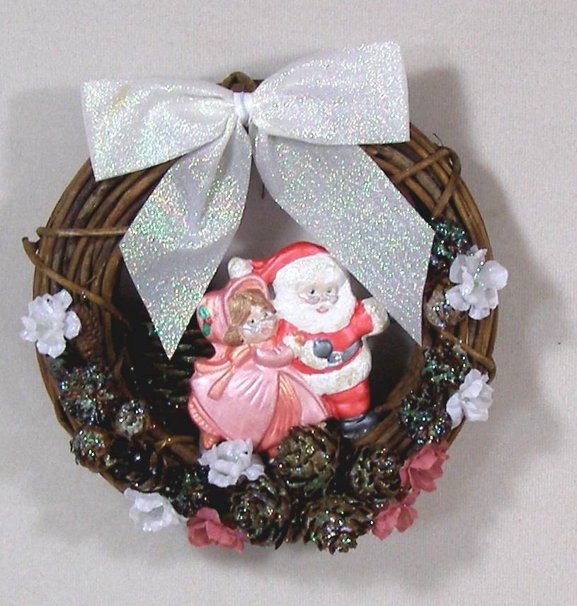 SANTA and MRS. SANTA skating wreath - wall hanger