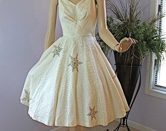 50s Vintage Dress White Chantilly Lace Shelf Bust Full Circle Skirt w Rhinestone Snowflakes