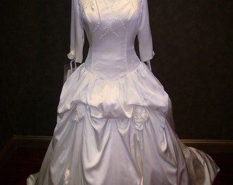 Plus Size Wedding Dress with Sleeves Medieval Style