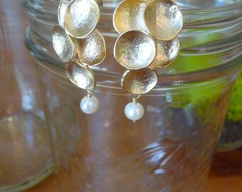 K U M I K O • organic pod and pearl earrings