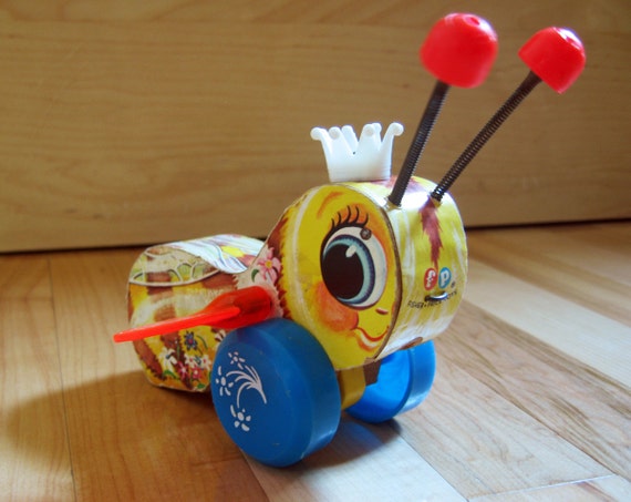 queen buzzy bee toy