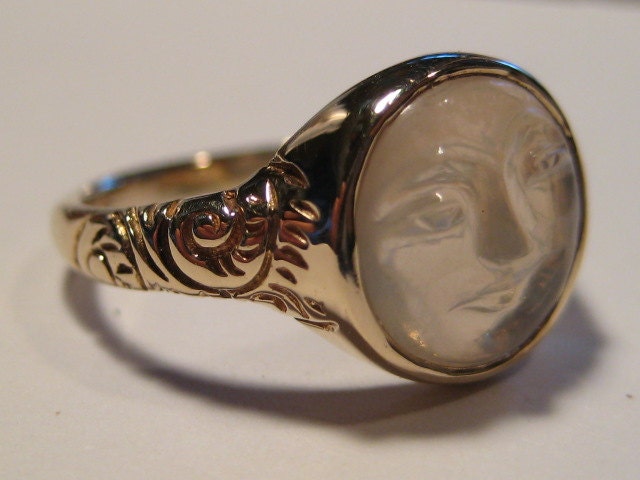 Carved Moonstone Face Ring .....14 kt Gold ... size 6