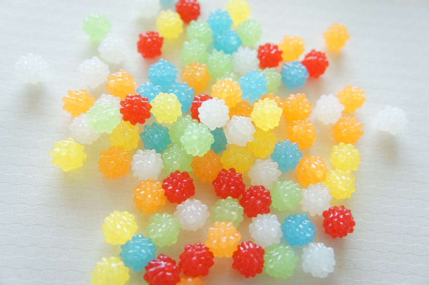 24 pcs Confetti Beads/Plastic Motif 10mm CD401