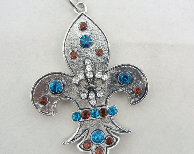 Antique Silver-tone Fleur on Fleur de Lis Band of with Topaz and Turquoise Rhinestones Pendant