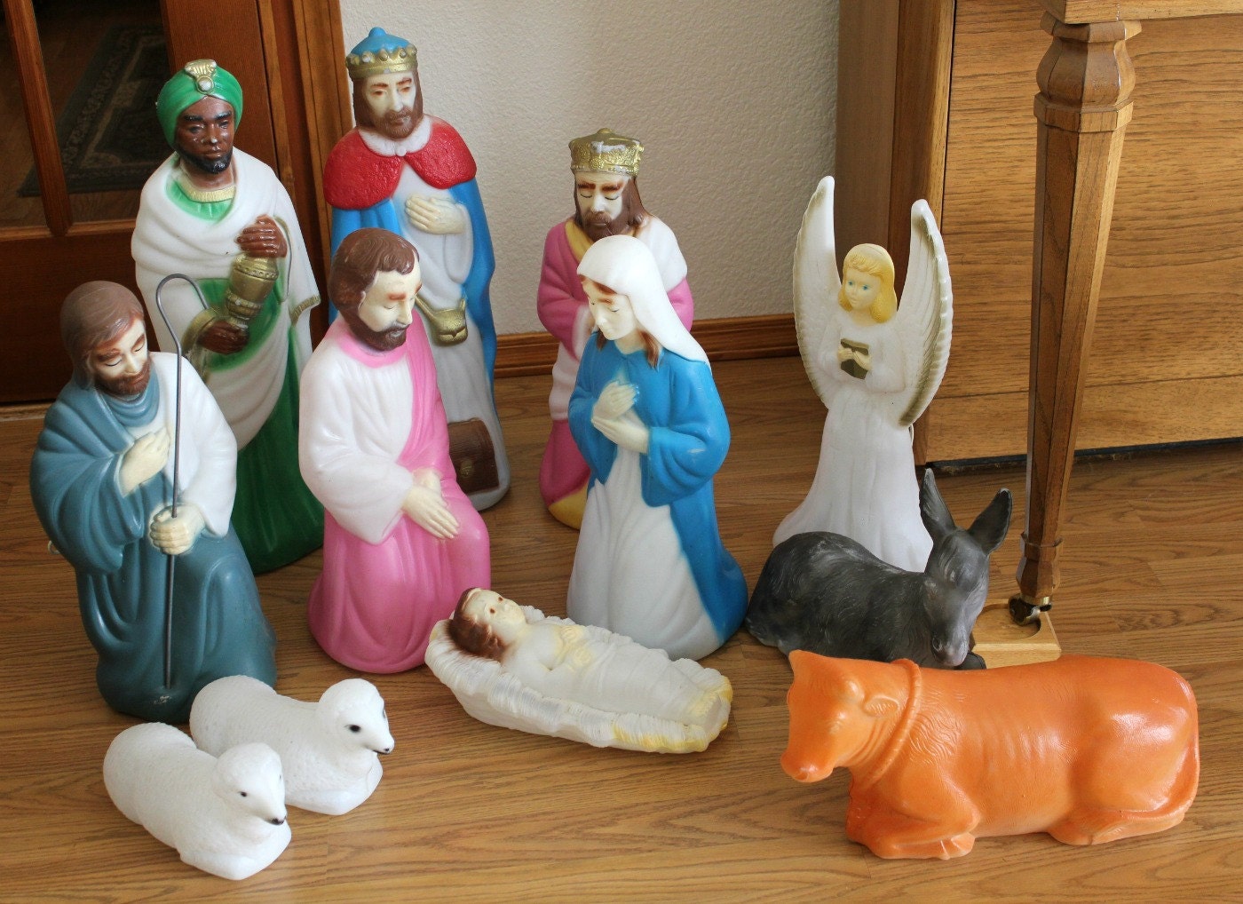 Vintage Empire Nativity Set Outdoor Light Up Blow Mold 12 Pc