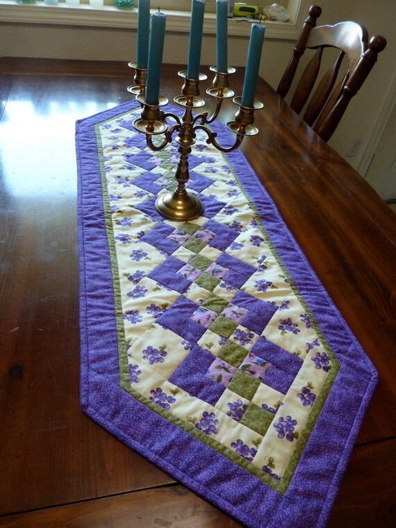 Grapes Seminole Table Runner