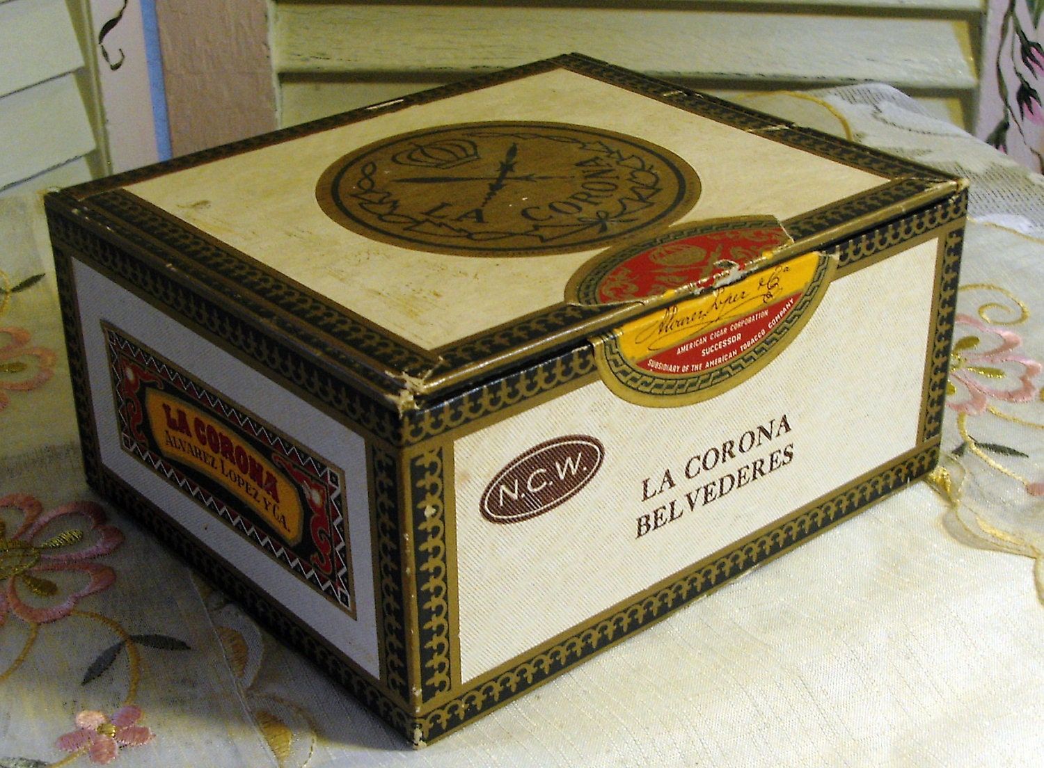 Vintage LA CORONA Cigar Box Storage Box Super Condition