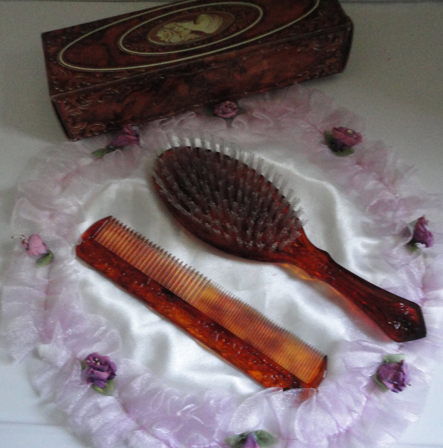 Avon Cameo Brush and Comb set. Never used. Original Box.