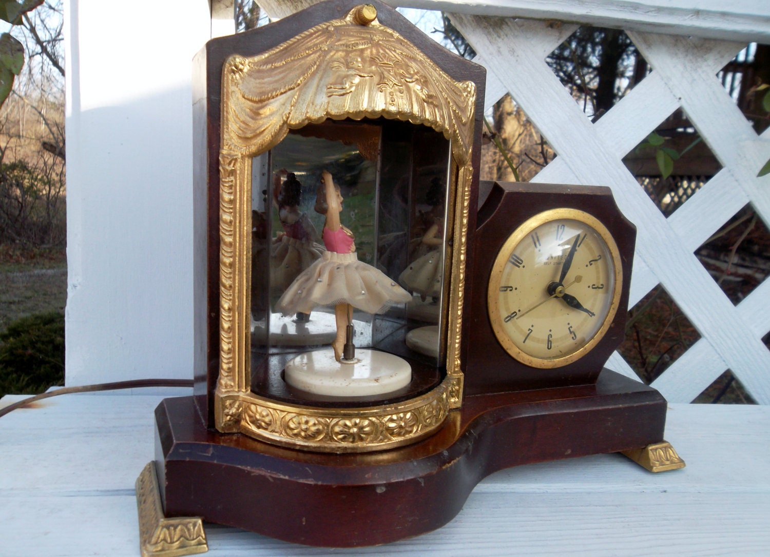 Vintage United Clock Corporation Ballerina Light/Musical Clock