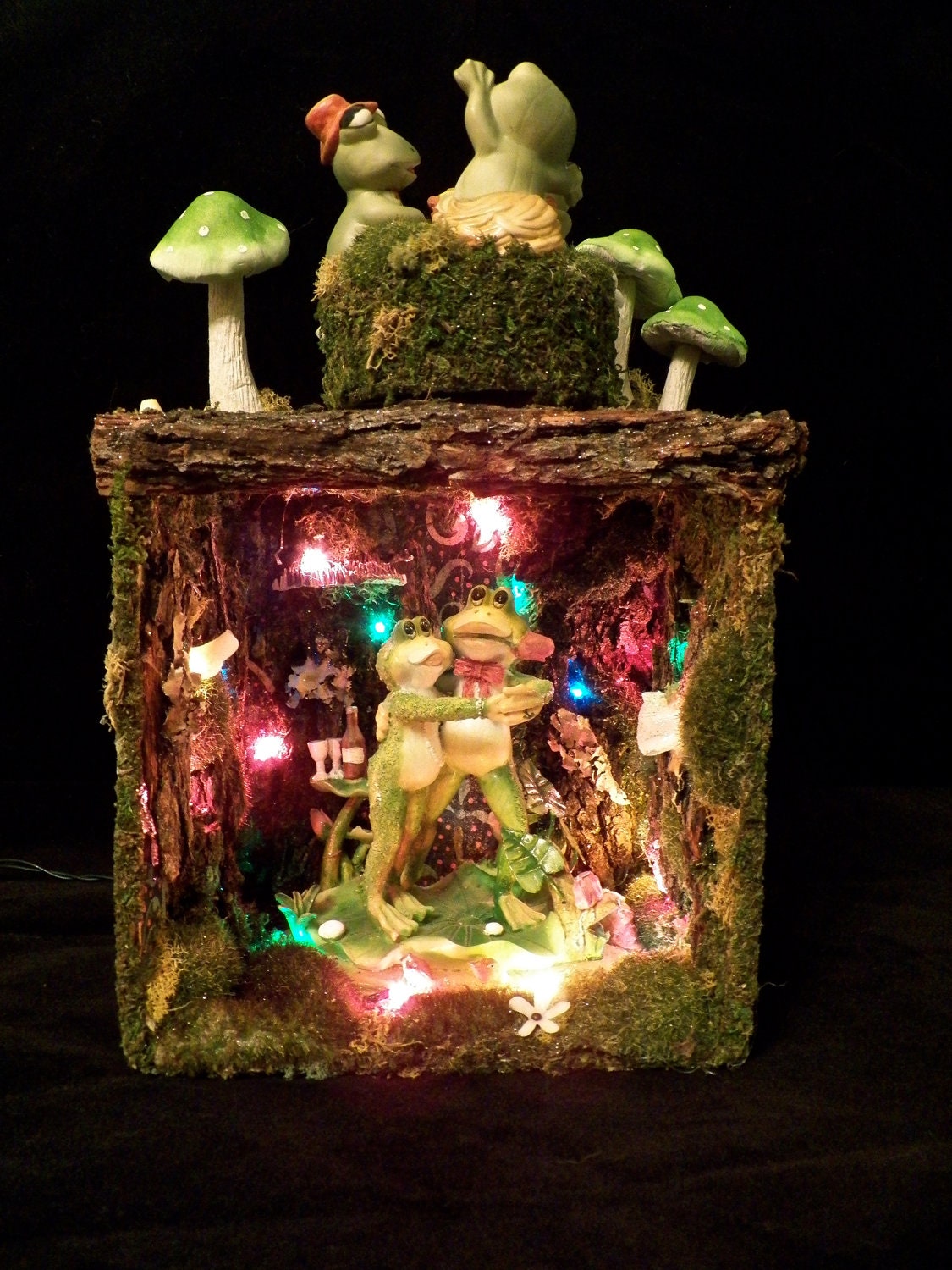 Frog L'amore Light Up Music Box Diorama by askewcreations on Etsy