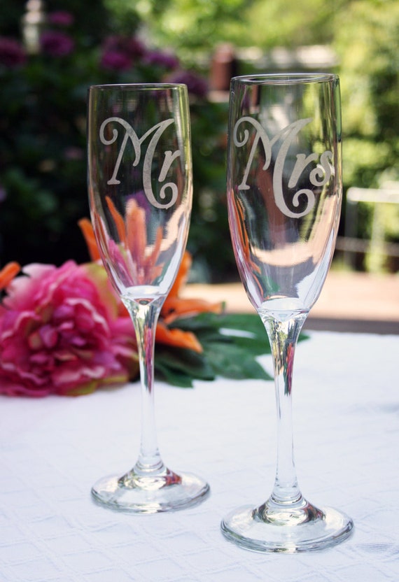 Mr and Mrs toasting flutes champange flutes champagne