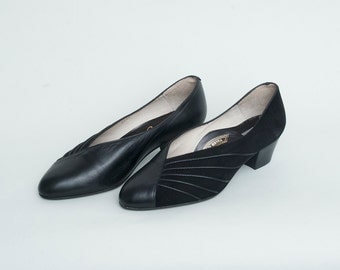 Size 6 or 6.5 Black Suede Leather low Heels NOS vintage Shoes