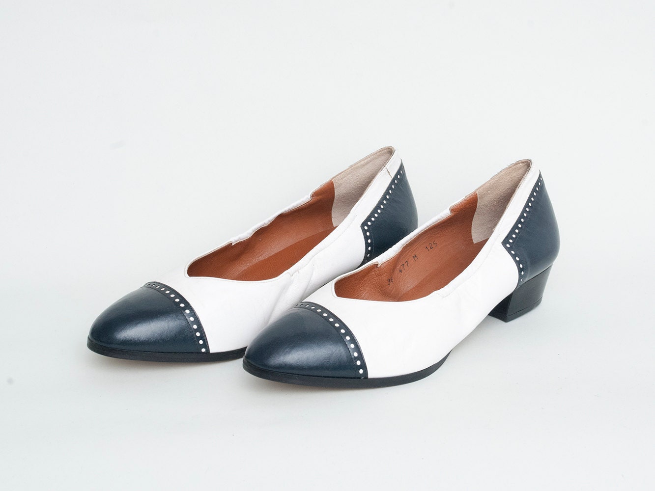 Size 5.5 White and navy pumps NOS Vintage by blessthatdress