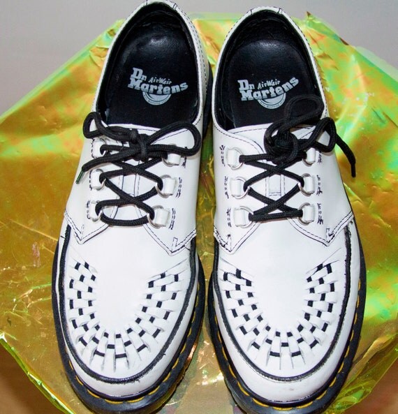 ON HOLD/ CREEPERS / white doc martens size 39 or 8.5