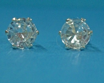 white sapphire stud