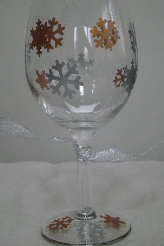 Items similar to Christmas Vinyl Wine Glasses - Bronze and ...