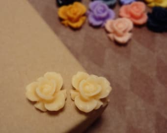 SALE - 20pcs of Matte Light Peach - Rainbow Iris Rose -CMVision Exclusive-11.5mm Resin Flower Rf05 03
