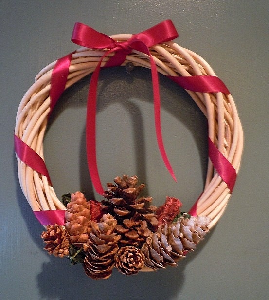 Burgundy cinnamon scented 9" holiday wreath