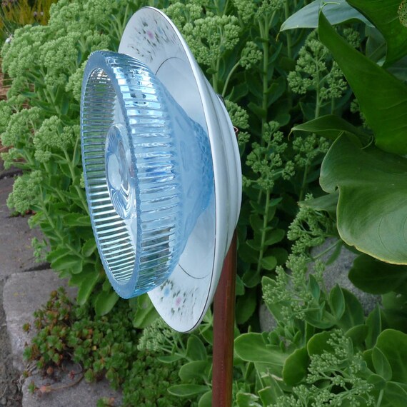 Garden art glass flower suncatcher plant stake yard