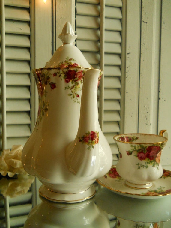 Royal Albert Old Country Roses Coffee Pot 42 oz. Serving