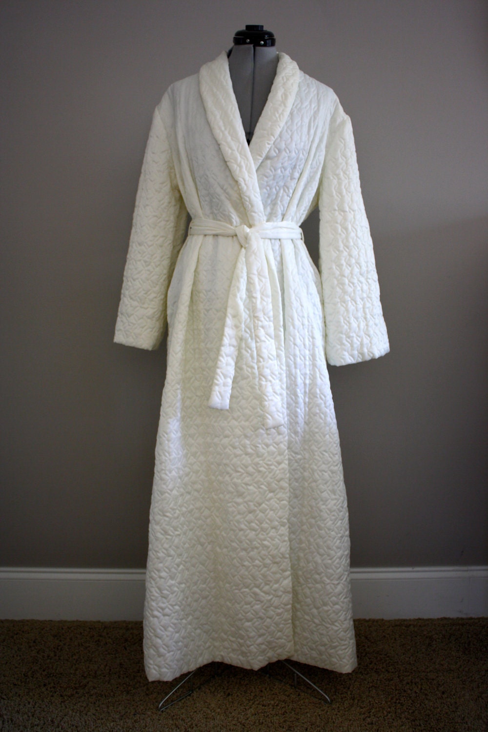 Vintage Satin Quilted Robe White Barbizon Large by BeggarsBanquet