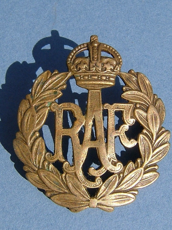 WWII RAF Royal Air Force Cap Badge with Kings by BiminiCricket