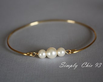 Three Pearl Bracelet Bangle, Past Present Future Jewelry, Girlfriend Gift, Gold Bangle, Bridal bracelet, Bridesmaid,Memorable gifts,