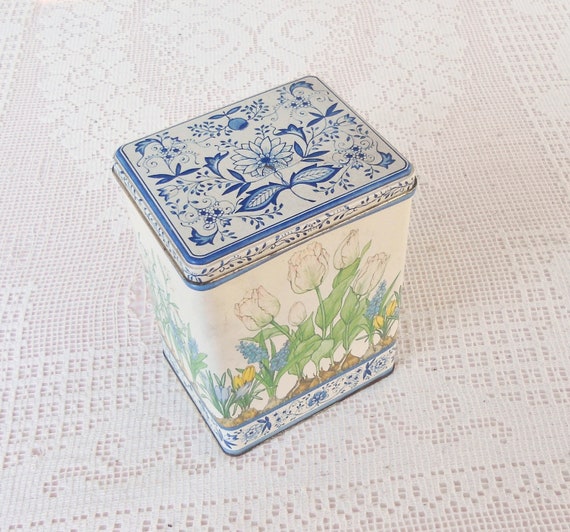 Vintage Hallmark Tulips and Blue Onion Print Metal Tin - Vintage, Shabby Chic, Farmhouse Decor, Country, Card Tin, Baked Goods, Collectable