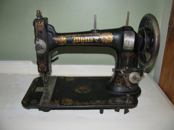 White serial number sewing machine White serial number sewing machine