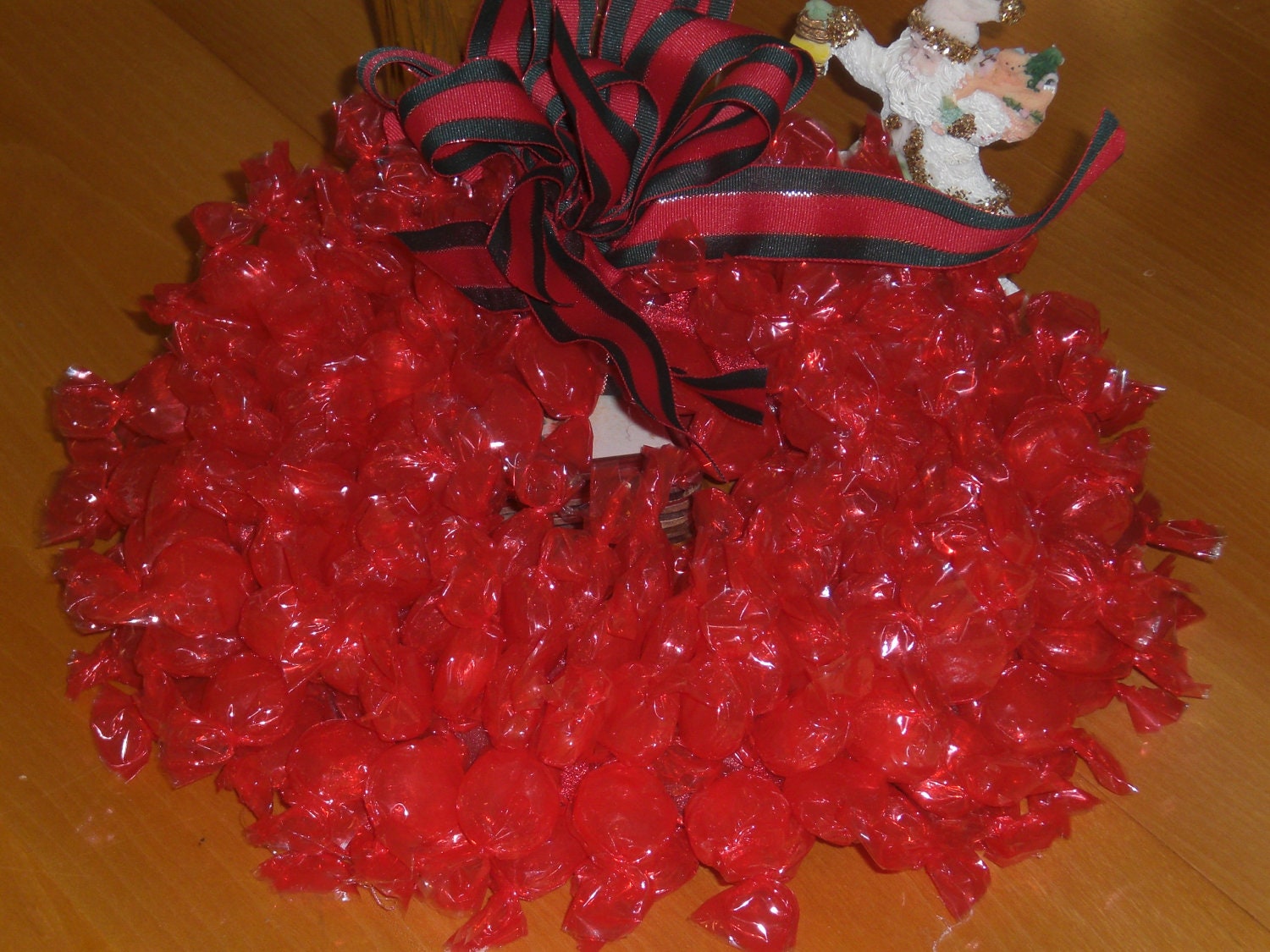 Edible Candy Wreaths.. They are back... Pull Apart Valentine Candies ...Holiday... Birthday... Office Party...Open House... Christmas Party