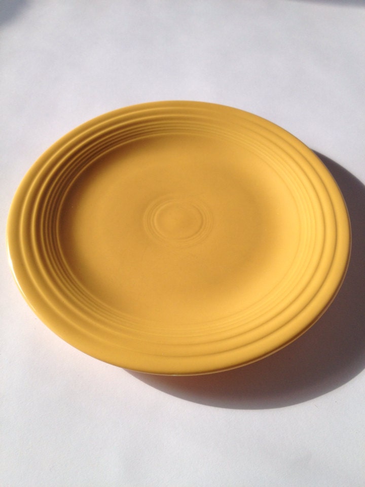 Original unmarked fiestaware dinner plate in yellow