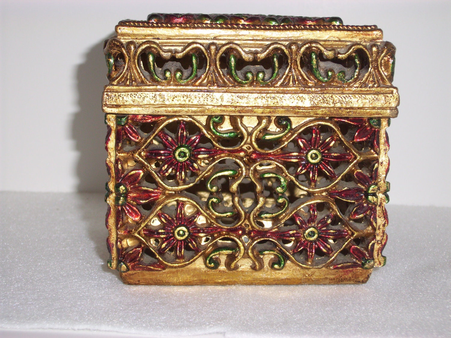 vintage decorative christmas trinket box gold green red vintage decorative christmas trinket box gold green red