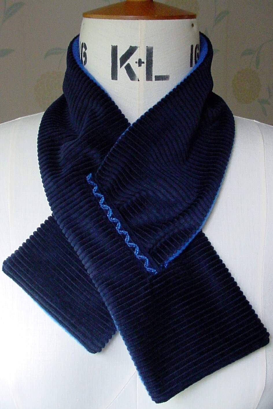 Mens Necktie Cravat Victorian Style Keyhole Scarf Fleece Neck