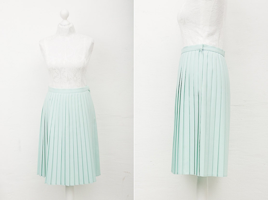 Vintage Soft Mint Green Coloured Pleated Skirt By Covervintage 8317