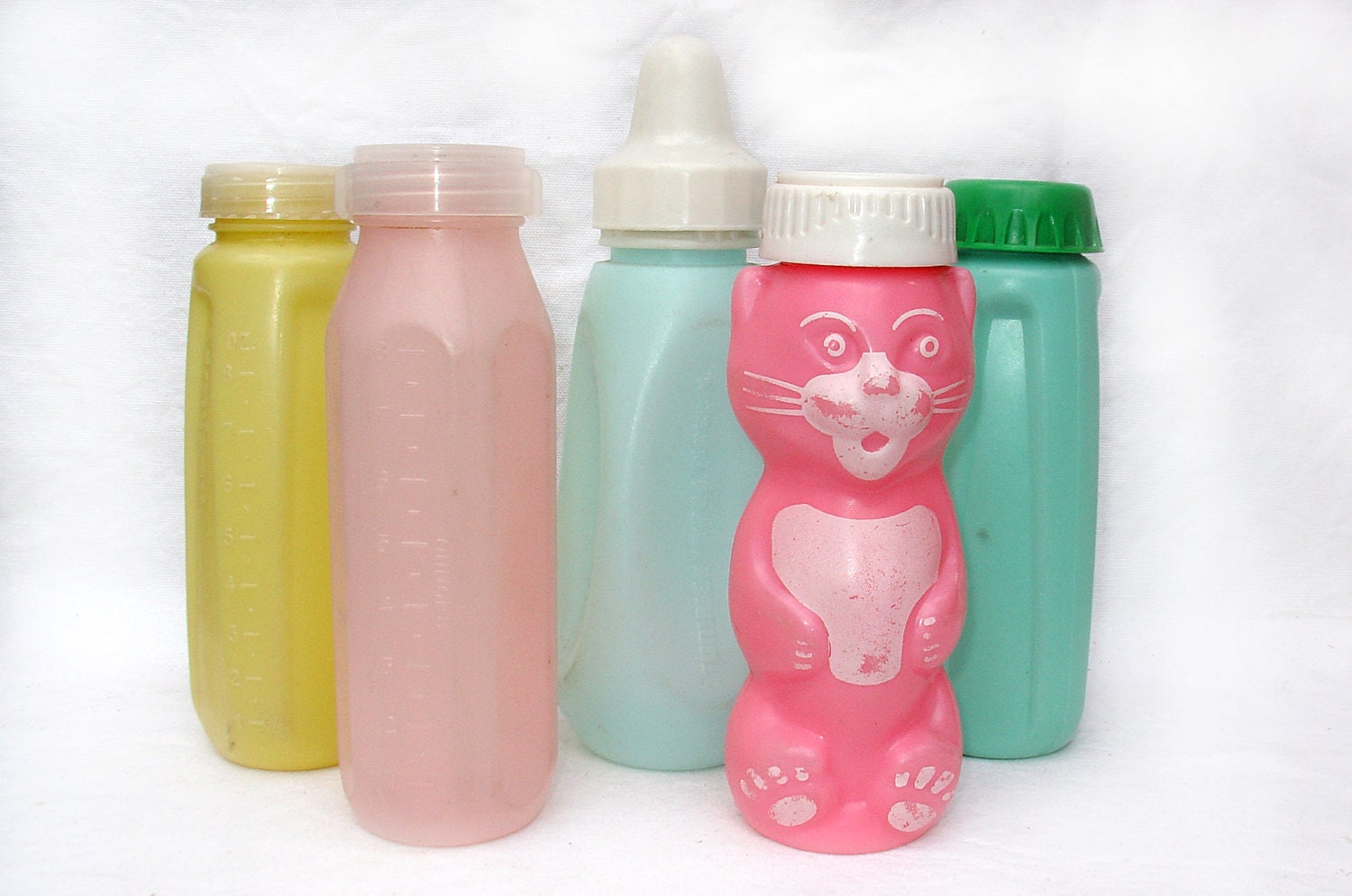 Baba. Lot of vintage Infant Baby Plastic Bottles. Pastel