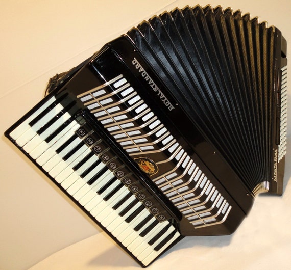 Very nice Rare German ACCORDION ROYAL STANDARD Montafana 120