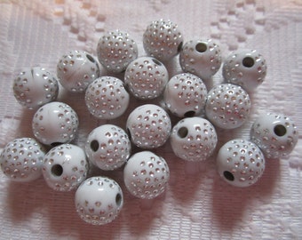 20 White & Silver Polka Dotted Etched Round Acrylic Beads 8mm