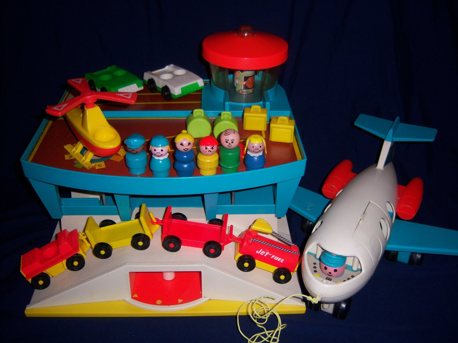 FISHER PRICE AIRPORT Airplane 996 Complete with Accessories