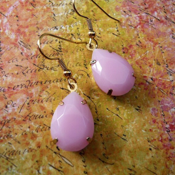 Light Pink Teardrop Earrings by MaruMaru on Etsy