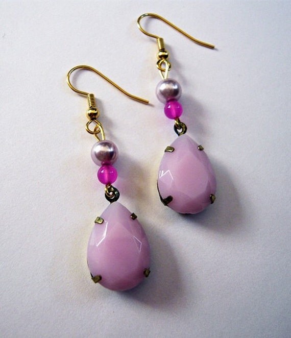 Light Purple Lilac Dangle Earrings by MaruMaru on Etsy